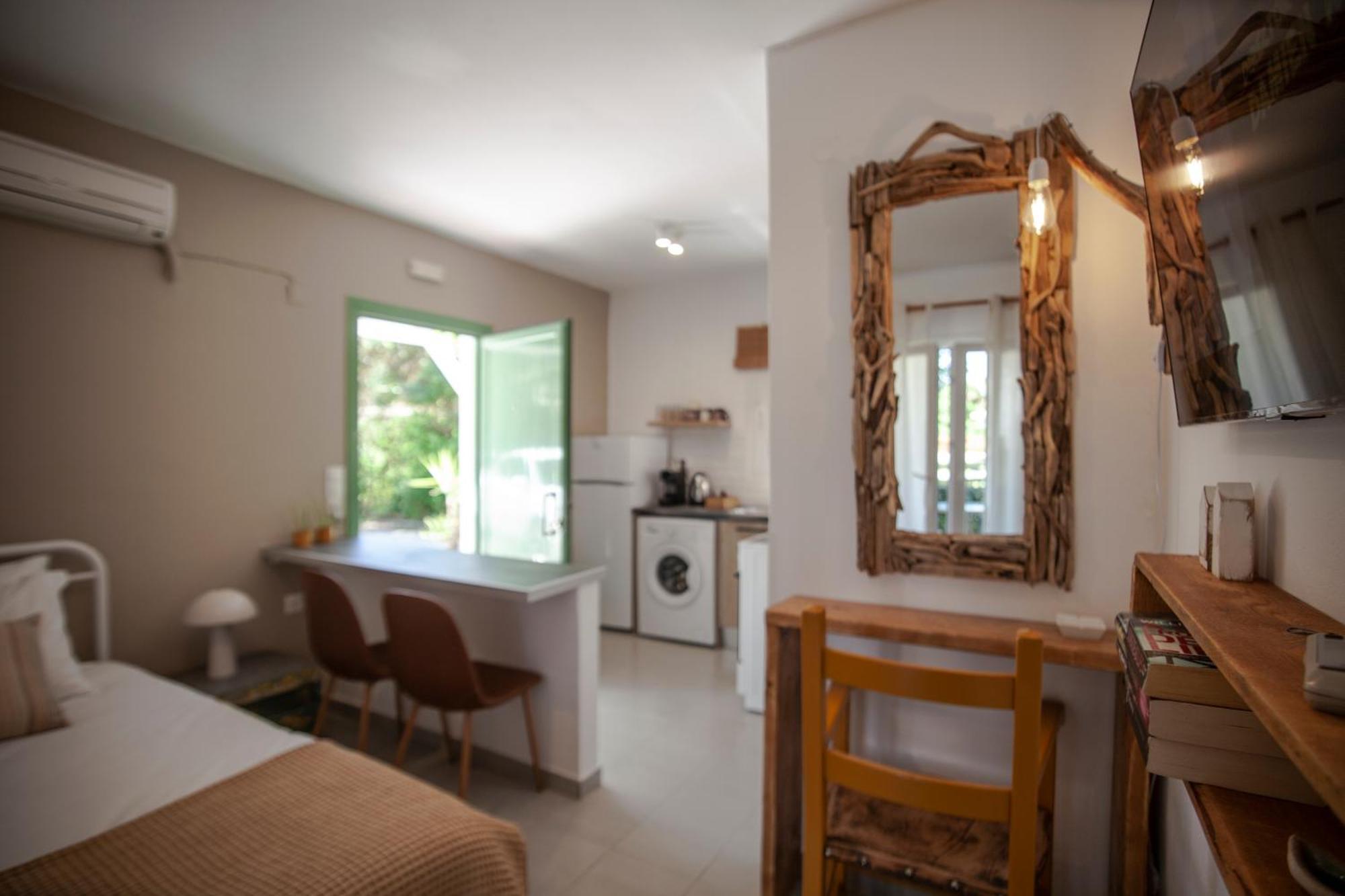 Lilou Apartment Kompitsion ภายนอก รูปภาพ